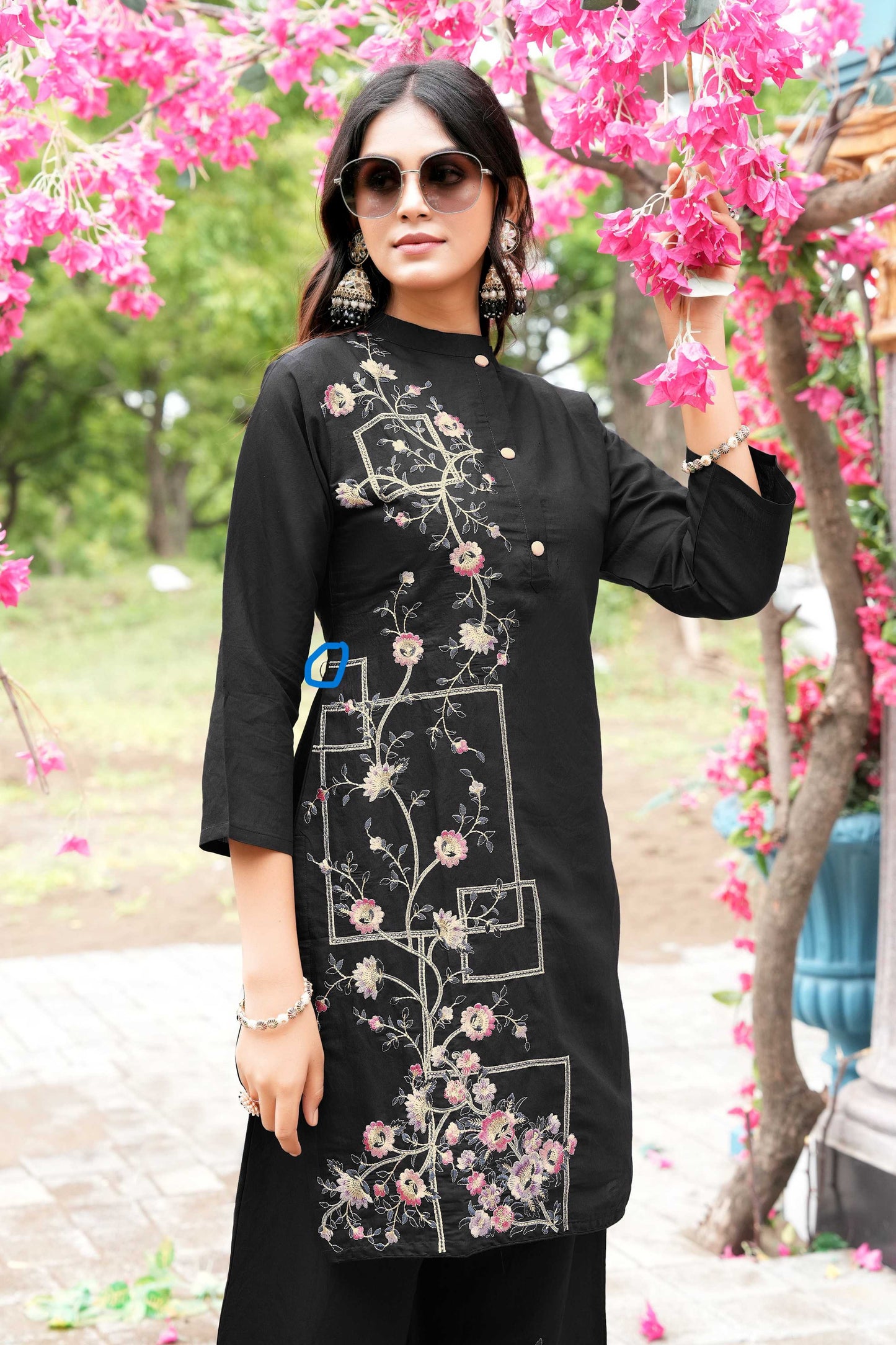 Noir Blossom Elegance