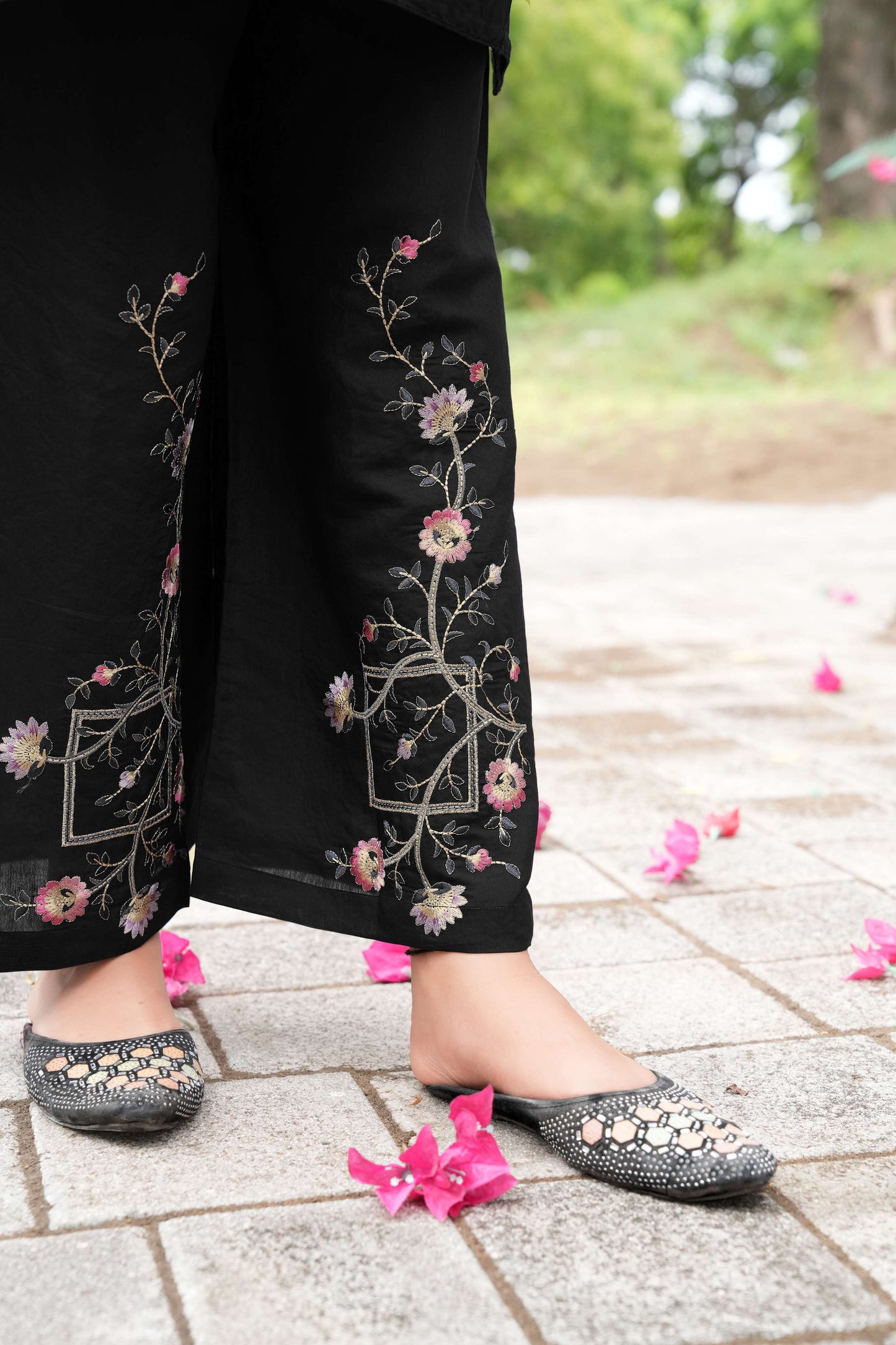 Noir Blossom Elegance